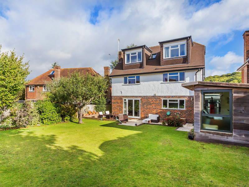 6 Bed House Detached For Sale in Sanderstead
